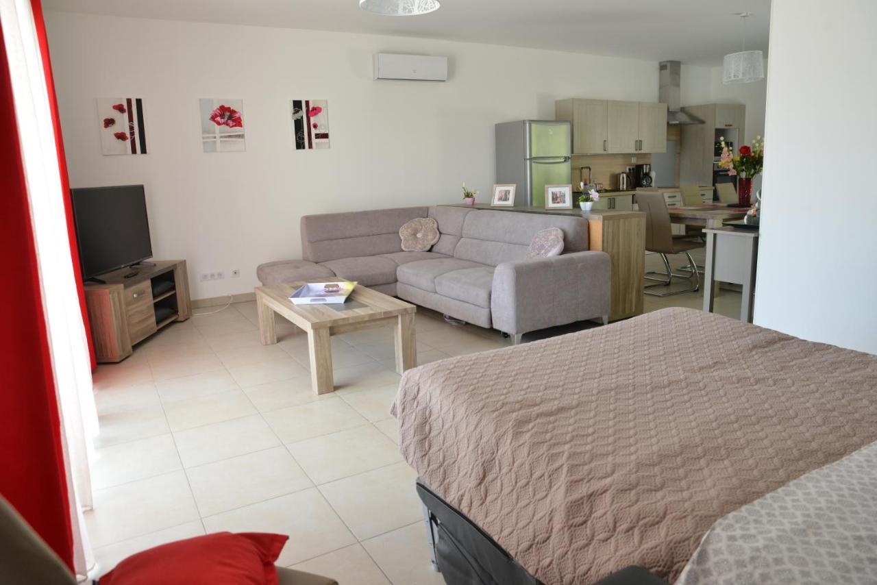 Domaine De L'herbe Sainte Apartment