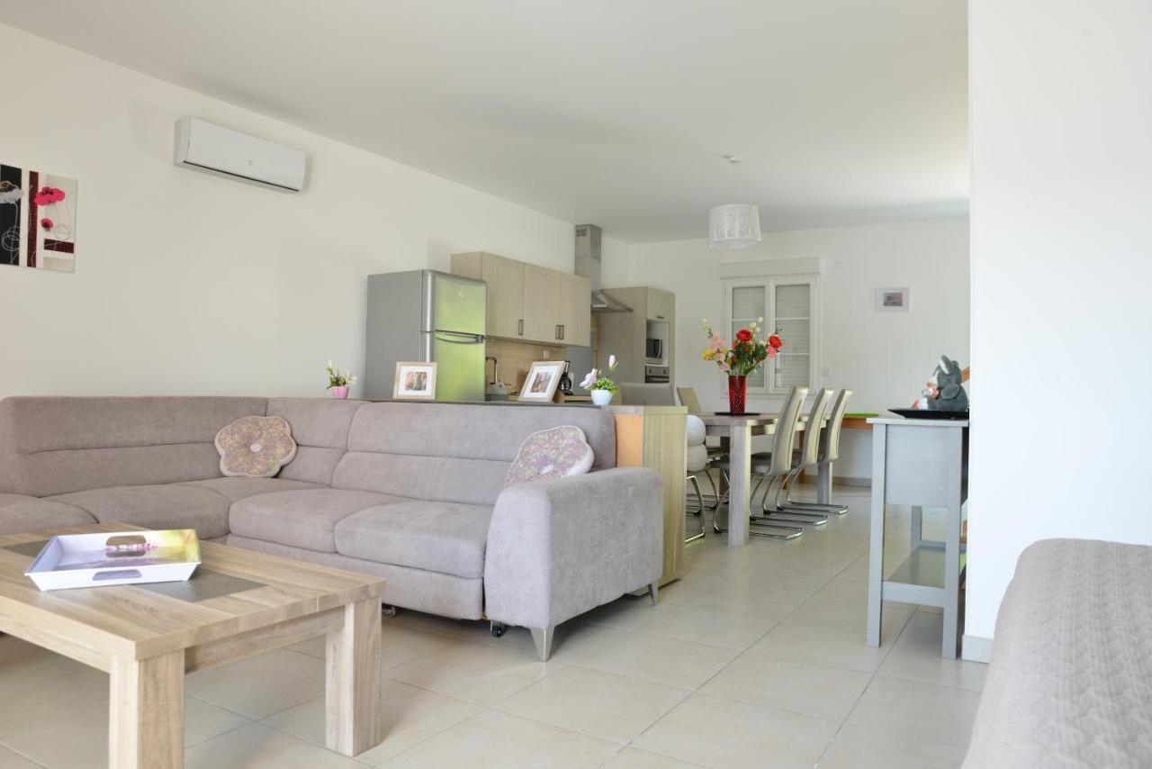 Domaine De L'herbe Sainte Apartment Mirepeisset